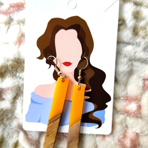 Wood & Resin Earrings - Picture 2 of 3